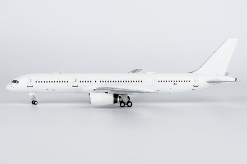 ＜取り寄せ＞NGmodel アメリカ空軍 C-32B (757-200) 02-4452 1/200 42045