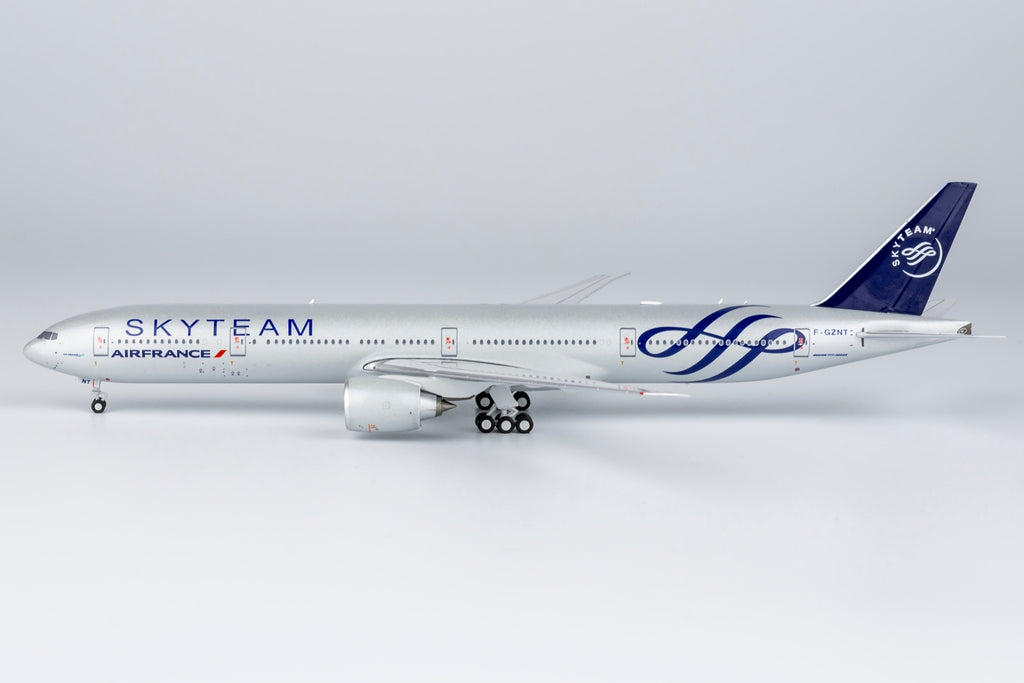 NGmodel エールフランス 777-300ER F-GZNT スカイチーム塗装 1/400 