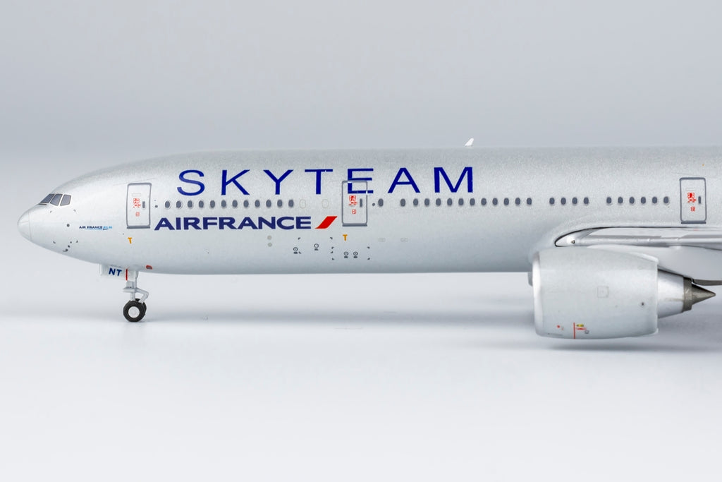 NGmodel エールフランス 777-300ER F-GZNT スカイチーム塗装 1/400 