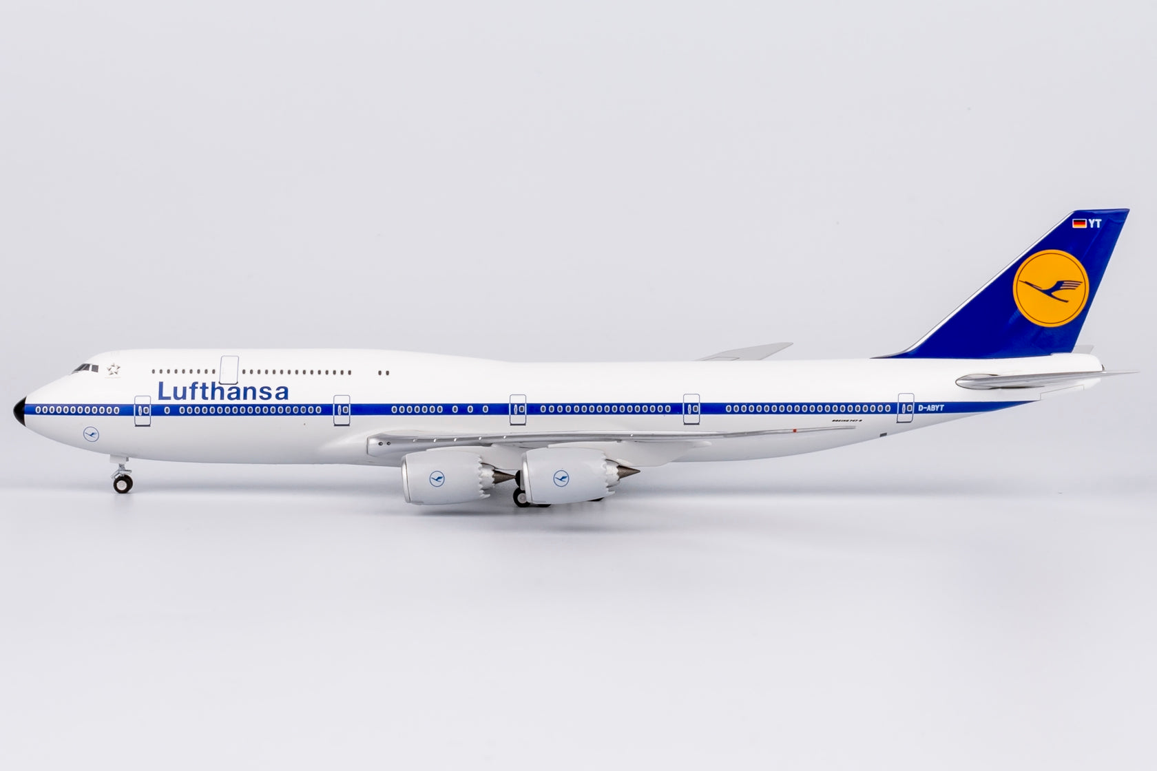 NG Lite ルフトハンザドイツ航空 747-8 D-ABYT 1/400 DLH021